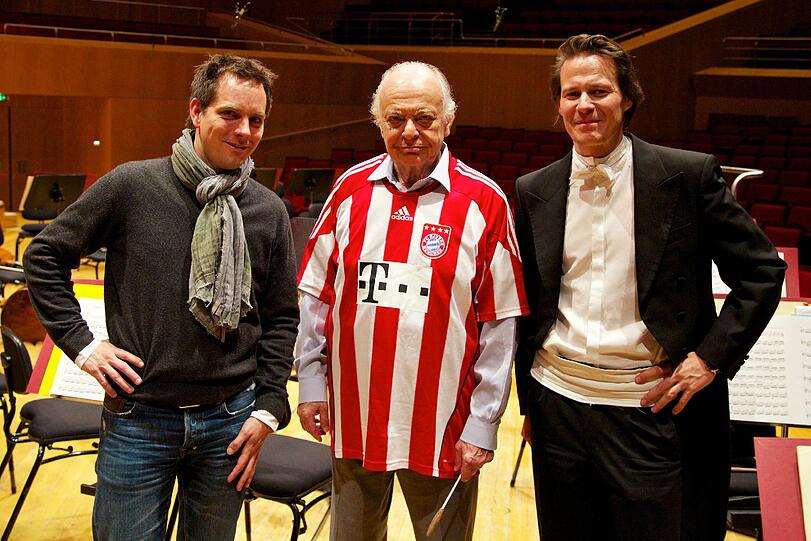 Das sind die beiden Ideengeber des Videos, die Arrangement und Text verfasst haben: Thomas Berg (l.) und Matthias Ambrosius (r.), in der Mitte Maestro Lorin Maazel.