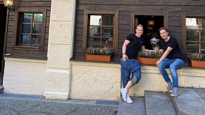 Ninja (links) und Kristina Höfler werden das Schillerbräu bald nicht mehr bewirten.