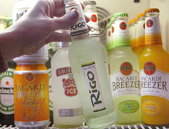 Dass Jugendliche Alkohol trinken, ist nicht neu &ndash; bedenklich sind allerdings Trends zu Flatrate-Partys und Koma-Saufen.
