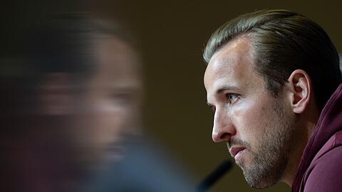 Harry Kane von München auf dem Podium.