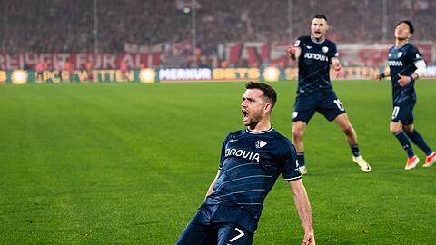 Bochums überragender Torschütze Kevin Stöger jubelt nach seinem Treffer zum 0:3.