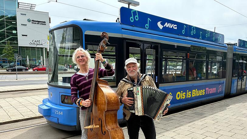 Ein Konzert auf Schienen: Die "Ois is Blues"-Tram ist zur&uuml;ck und dreht ab dem Sendlinger Tor ihre Altstadt-Runden.