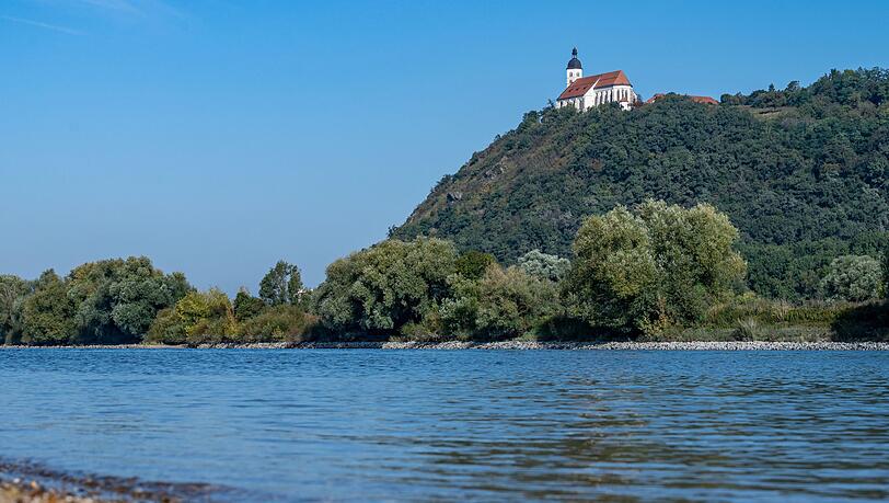 In Bayern haben viele Kirchen an Mariä Himmelfahrt ihr Patrozinium - so etwa die Wallfahrtskirche auf dem Bogenberg. (Archivbild) In Bayern haben viele Kirchen an Mariä Himmelfahrt ihr Patrozinium - so etwa die Wallfahrtskirche auf dem Bogenberg. (Archivbild)