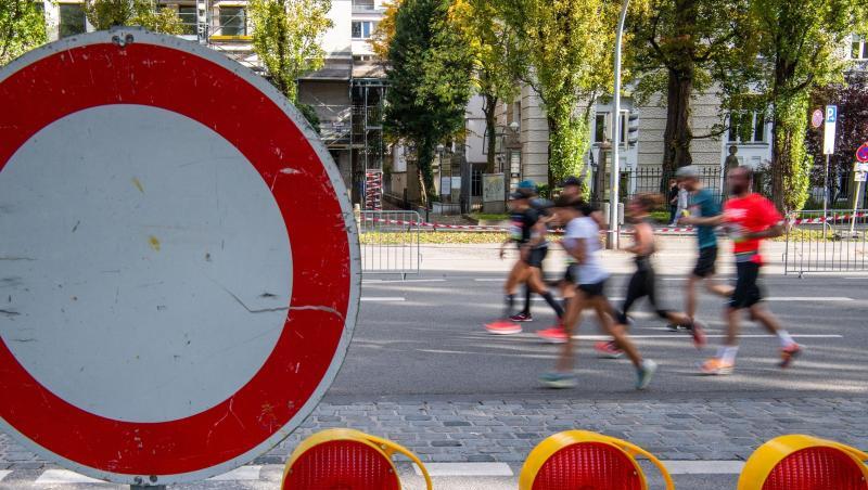 Marathonteilnehmer beim Generali München Marathon auf der gesperrten Leopoldstraße. F. Foto: Lino Mirgeler/dpa Marathonteilnehmer beim Generali München Marathon auf der gesperrten Leopoldstraße. F. Foto: Lino Mirgeler/dpa