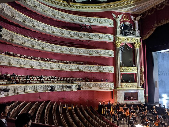Drohen wieder Geistervorstellungen vor 50 Besuchern wie bei der Premiere von "Die Vögel" im November 2020 im Nationaltheater?