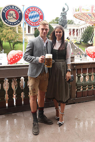 Joshua Kimmich und Ehefrau Lina.