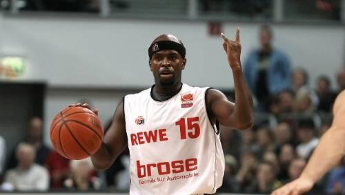 Bleibt er oder geht er? Jedenfalls brauchen die Brose Baskets eine neue Geldquelle, um Michael Jordan halten zu können. Bleibt er oder geht er? Jedenfalls brauchen die Brose Baskets eine neue Geldquelle, um Michael Jordan halten zu können.