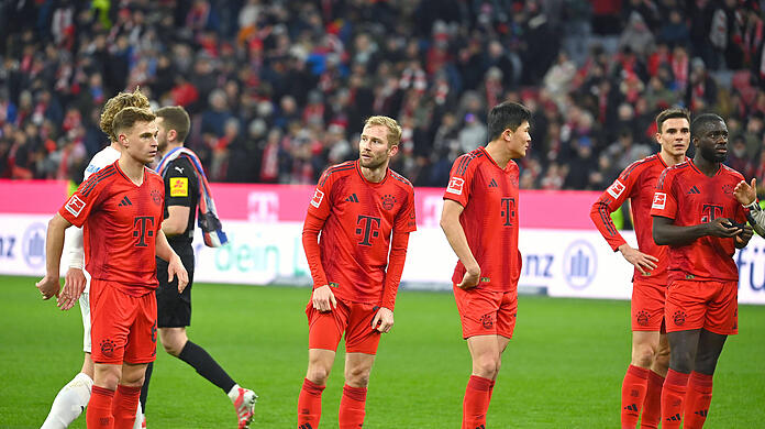 Der FC Bayern kassiert nach der 4:0-Führung gegen Kiel noch drei Gegentore.