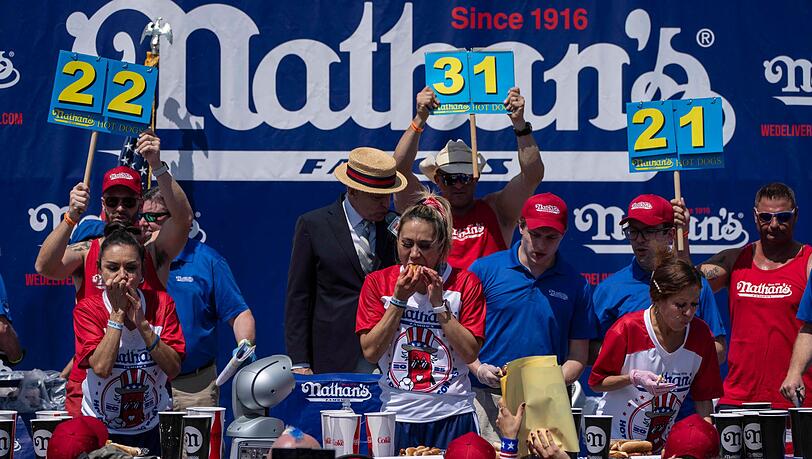 Nathan's ist international f&uuml;r das Hotdog-Wettessen auf Coney Island bekannt. (Archivbild)