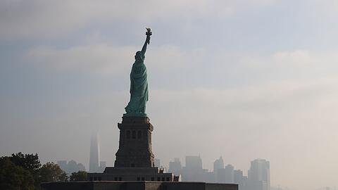 Die Freiheitsstatue war oft das Erste, was Fl&uuml;chtlinge und Auswanderer von Amerika sahen - und deshalb erinnerten sie sich ihr ganzes weiteres Leben daran (Archivbild).