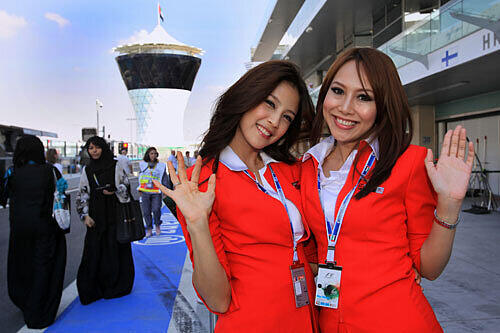 Formel 1: Das heißt natürlich auch, dass man sich wieder auf die schönen Grid-Girls freuen darf. Ganz und gar nicht hochgeschlossen...