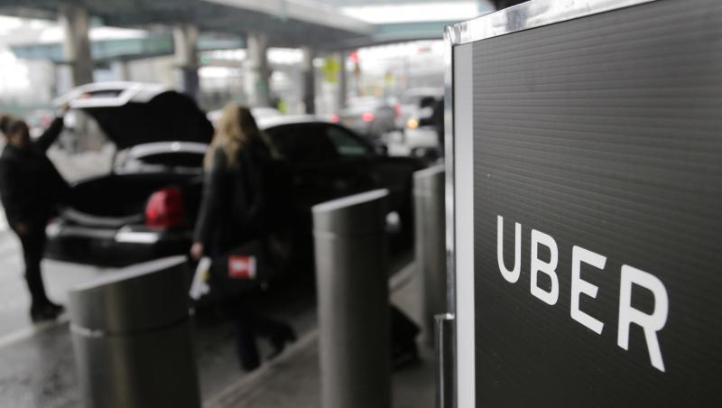 Ein Schild mit dem Logo des amerikanischen Dienstleistungsunternehmens Uber. Foto: Seth Wenig/AP/dpa/Archivbild Ein Schild mit dem Logo des amerikanischen Dienstleistungsunternehmens Uber. Foto: Seth Wenig/AP/dpa/Archivbild