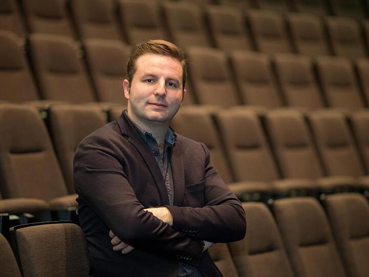 Der Schauspieldirektor am Staatstheater Nürnberg, Jan Philipp Gloger, aufgenommen im Schauspielhaus in Nürnberg. Foto: Daniel Karmann/Archiv