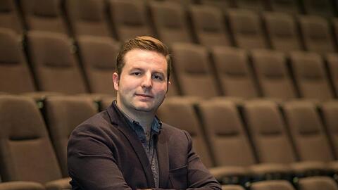 Der Schauspieldirektor am Staatstheater Nürnberg, Jan Philipp Gloger, aufgenommen im Schauspielhaus in Nürnberg. Foto: Daniel Karmann/Archiv