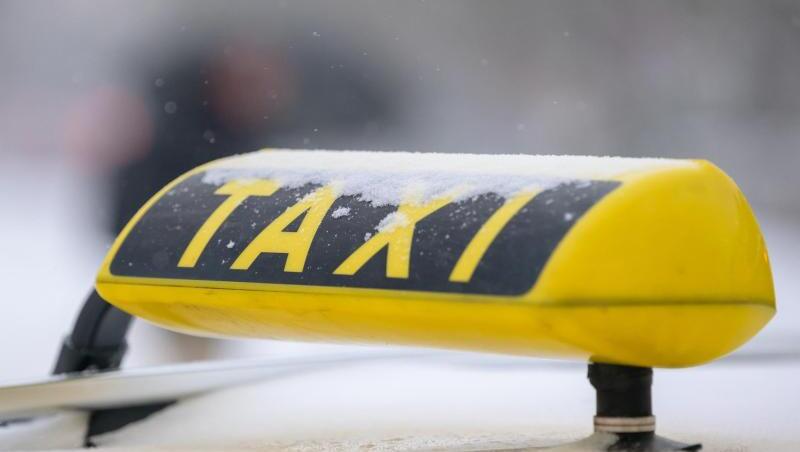 Der Räuber bedrohte die Taxifahrerin mit einem Arbeitsmesser zum Kabelschneiden. (Symbolbild)