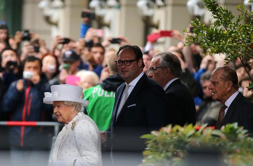 Am Mittwochmorgen hat die Queen zusammen mit Ehemann Prinz Philip das Hotel Adlon verlassen