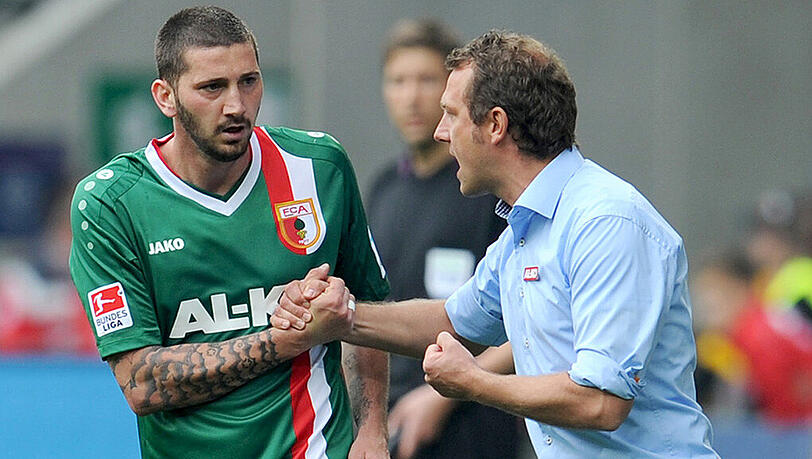 Augsburgs Trainer Markus Weinzierl (rechts) und sein ehemaliger Schützling Sascha Mölders. Der 30-jährige Stürmer unterschrieb bei den Löwen einen Leihvertrag bis Saisonende inklusive Kaufoption.