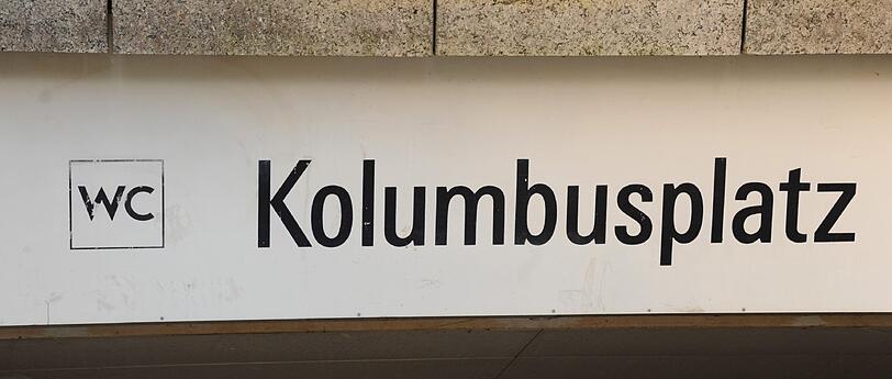 Das WC-Schild am Kolumbusplatz - bald nur noch ein Platzhalter?