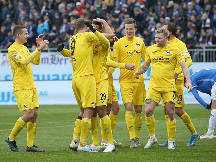 Arminia Bielefeld führt die Tabelle der 2. Liga an.