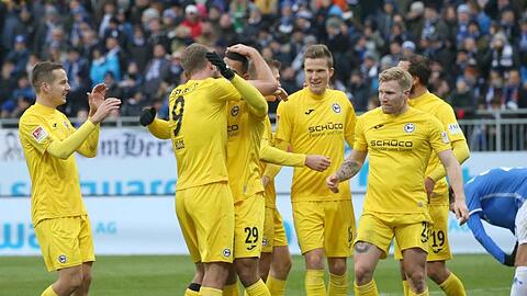 Arminia Bielefeld führt die Tabelle der 2. Liga an.