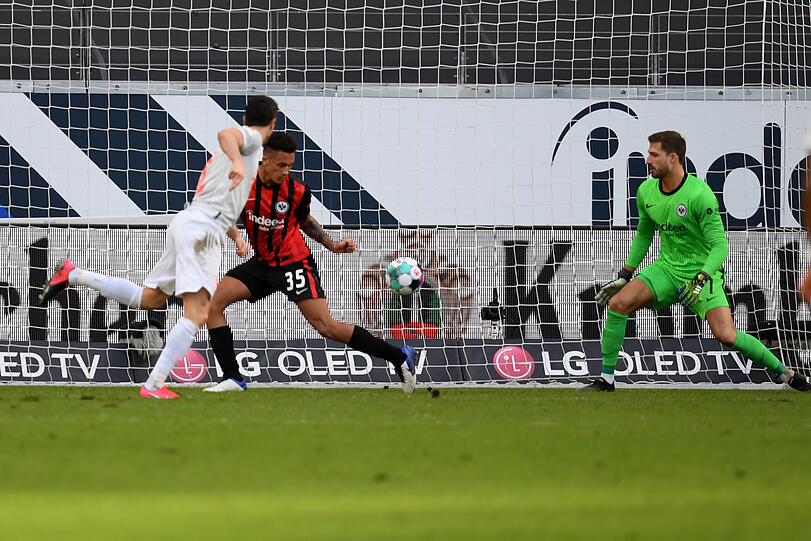 26. Saisontor: Bayern verliert zwar mit 1:2 in Frankfurt, aber Lewandowski vor dem Tor nie die Nerven. Tor Nummer 26 in dieser Saison!