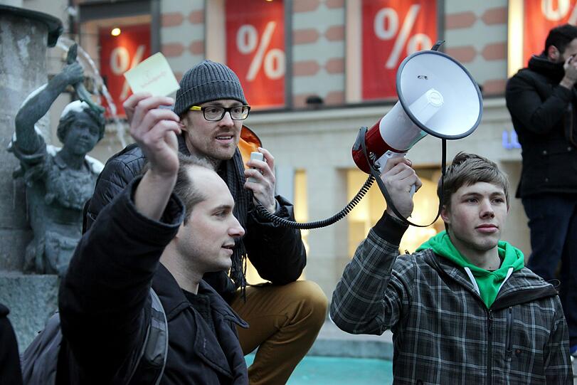 So macht U-Bahn fahren Spaß. Die Bilder vom Unterhosen-Flashmob in München.