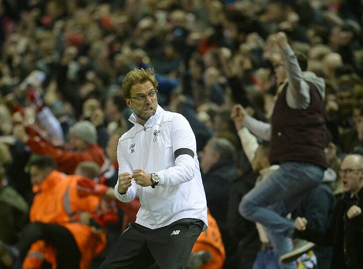 Jürgen Klopp feiert im Anfield Stadion in Liverpool.
