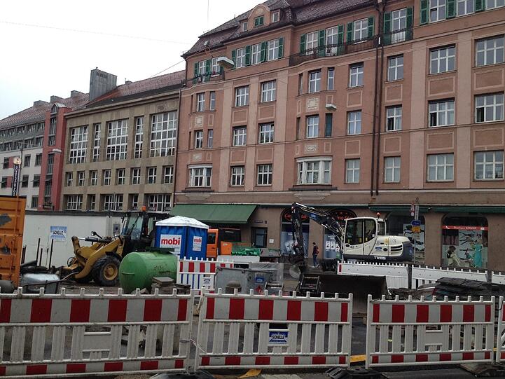 Auch wie hier hat es neben der Baustelle in Pasing schon ausgesehen. Wo, bitte, ist die Maria geblieben?