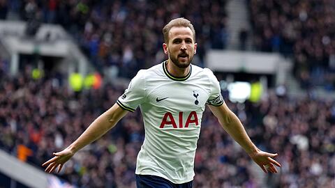 Harry Kane von Tottenham Hotspur feiert einen  Treffer seiner Mannschaft.