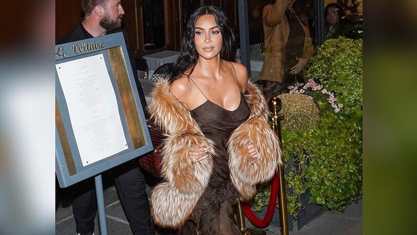 Kim Kardashian beim Verlassen des Restaurants Le Voltaire in Paris.