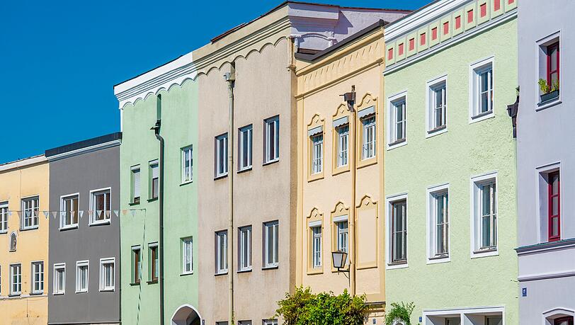 Charmant: die mittelalterliche Altstadt des 18.000-Einwohner-Ortes Mühldorf am Inn. Die Stadt liegt auf halben Weg zwischen München und Passau. Charmant: die mittelalterliche Altstadt des 18.000-Einwohner-Ortes Mühldorf am Inn. Die Stadt liegt auf halben Weg zwischen München und Passau.