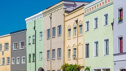 Charmant: die mittelalterliche Altstadt des 18.000-Einwohner-Ortes M&uuml;hldorf am Inn. Die Stadt liegt auf halben Weg zwischen M&uuml;nchen und Passau.