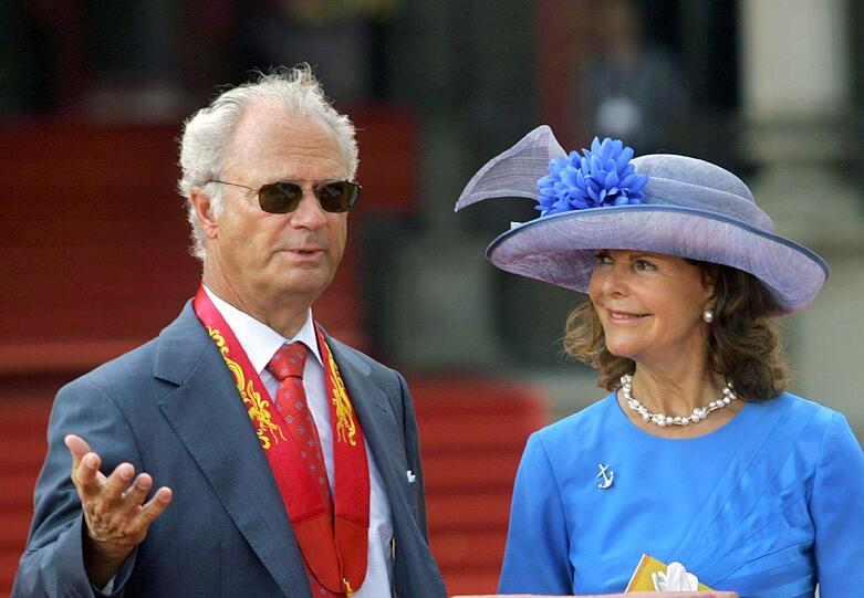 Der schwedische König Carl XVI. Gustav von Schweden (l.) und seine Frau, Königin Silvia von Schweden, die in Deutschland geboren wurde.