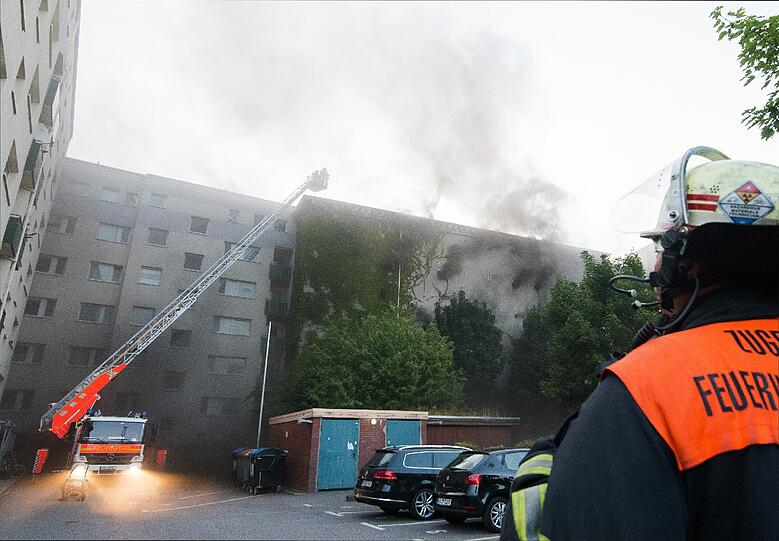 Bei einer Explosion in einem ehemaligen Bunker in Hamburg wurden 21 Menschen verletzt. Die Bilder.