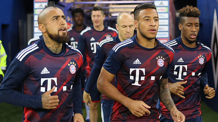 Ex-Bayern-Star Arturo Vidal (l.) wurde vom Vorwurf der sexuellen Nötigung freigesprochen.
