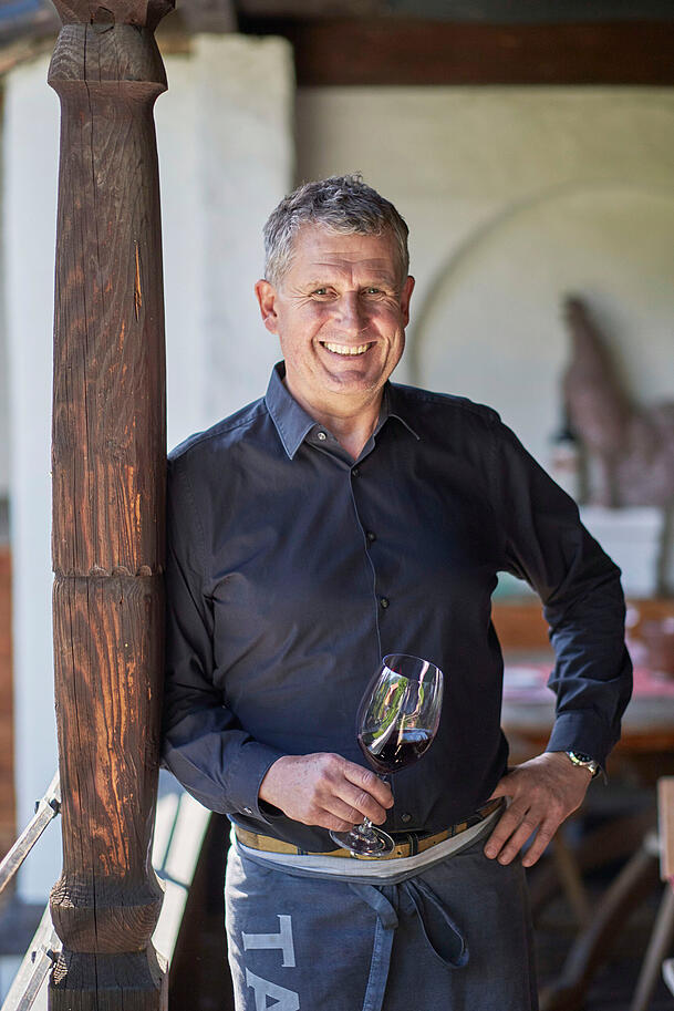 Markus Greger will seiner Weinstube in Rottach-Egern neues Leben einhauchen. Der Neustart l&auml;uft gut an.