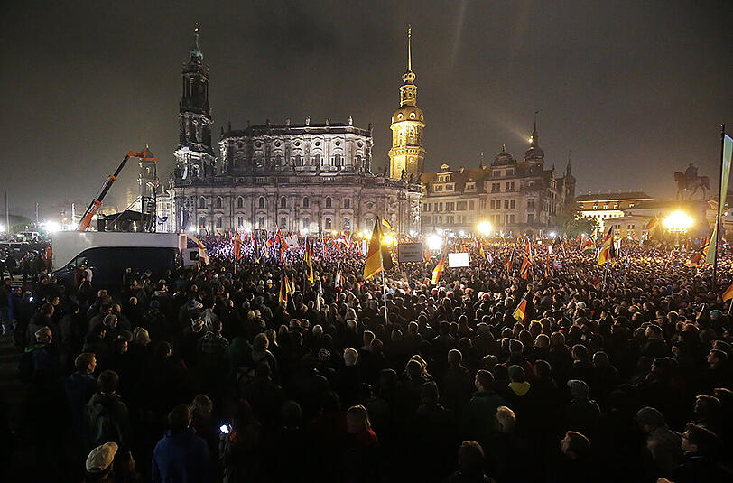 Bilder von der Pegida-Demo in Dresden zum einjährigen Jubiläum der fremdenfeindlichen Bewegung.