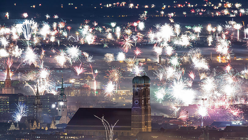 So sieht München jährlich zum Jahreswechsel aus. Die Stadt möchte nun das Böllern am Tierpark verbieten. (Archiv) So sieht München jährlich zum Jahreswechsel aus. Die Stadt möchte nun das Böllern am Tierpark verbieten. (Archiv)