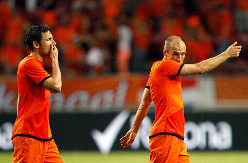 Ohne Sieg bei der EM: Van Bommel und Robben.