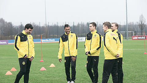 Staunen nicht schlecht: die Fußball-Stars vom BVB.