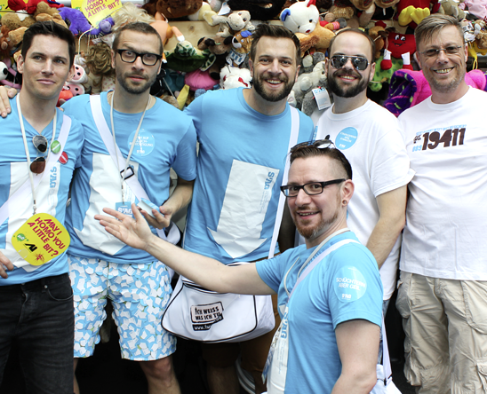 Die S'AG (Safety Aktionsgruppe) bei einem Auftritt auf dem Christopher Street Day.