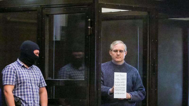 Der US-Bürger Paul Whelan (r) vor der Urteilsverkündung in einem Moskauer Gericht. Der US-Bürger Paul Whelan (r) vor der Urteilsverkündung in einem Moskauer Gericht.