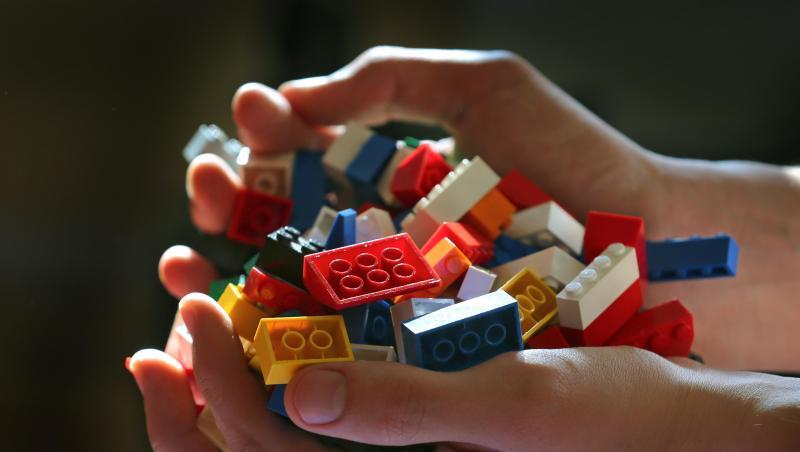 Der dänische Lego-Konzern hat Anfang des Jahres verkündet, künftig verstärkt auf Verpackungen und Bauelemente aus pflanzlichen Kunststoffen zu setzen. Der dänische Lego-Konzern hat Anfang des Jahres verkündet, künftig verstärkt auf Verpackungen und Bauelemente aus pflanzlichen Kunststoffen zu setzen.