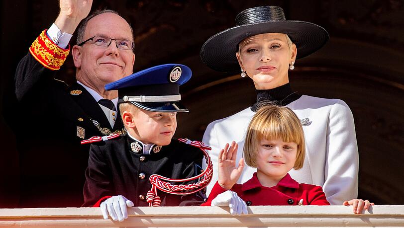 Fürst Albert und Fürstin Charlène mit ihren Kindern bei den Feierlichkeiten des monegassischen Nationalfeiertags.