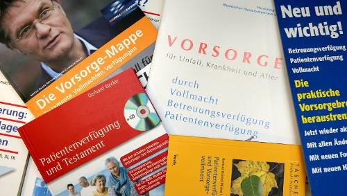 Hilfreiche Hinweise in einem schwierigen Thema: Broschüren zum Thema Patientenverfügung. Hilfreiche Hinweise in einem schwierigen Thema: Broschüren zum Thema Patientenverfügung.