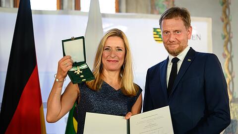 Die S&auml;ngerin wuchs im Vogtland auf.