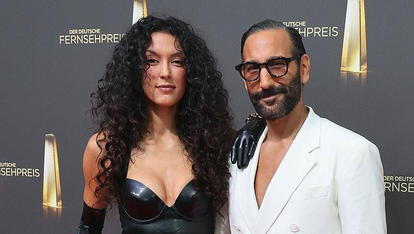 Auch 2026 feiern Rebecca Mir und Massimo Sinató wieder mit Heidi Klum in New York City. Ihr Kostüm gaben sie bereits vorab preis. Auch 2026 feiern Rebecca Mir und Massimo Sinató wieder mit Heidi Klum in New York City. Ihr Kostüm gaben sie bereits vorab preis.