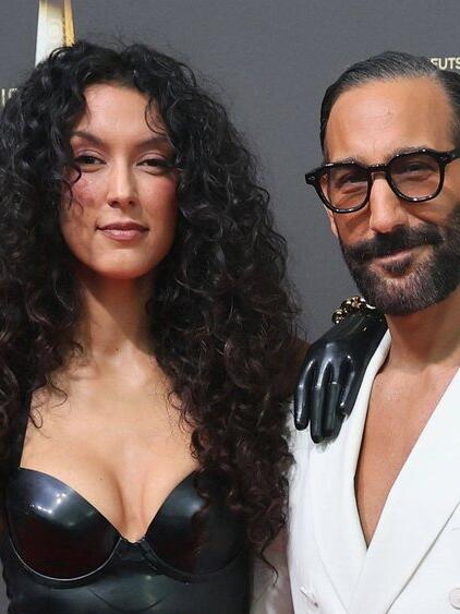 Auch 2026 feiern Rebecca Mir und Massimo Sinat&oacute; wieder mit Heidi Klum in New York City. Ihr Kost&uuml;m gaben sie bereits vorab preis.