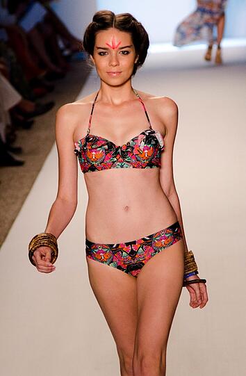 Bunt und etwas schrill - das ist die Swim-Wear 2012 von Mara Hoffmann.