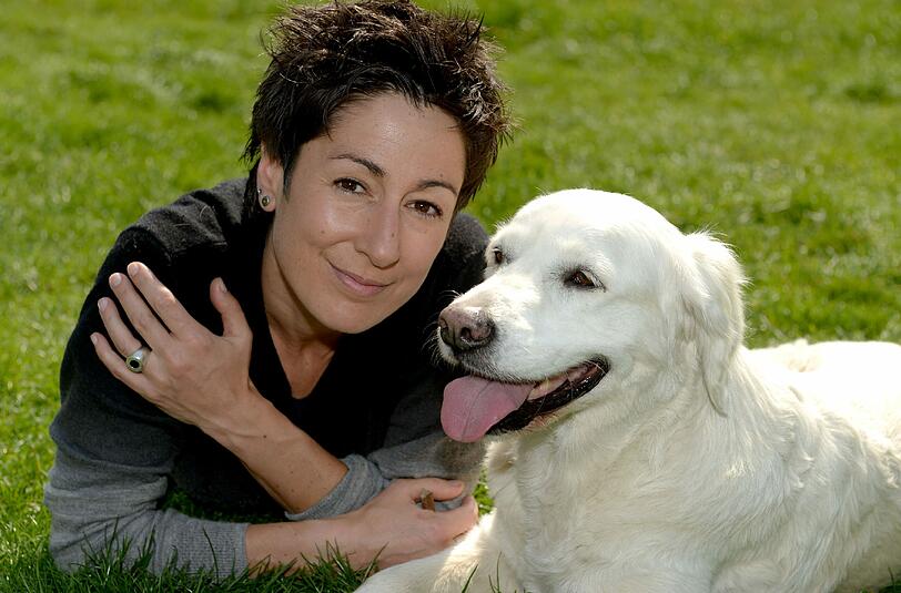 Hayali mit Emma: Die Moderatorin liest aus dem Buch &bdquo;Is&rsquo; was, Dog?&ldquo;.